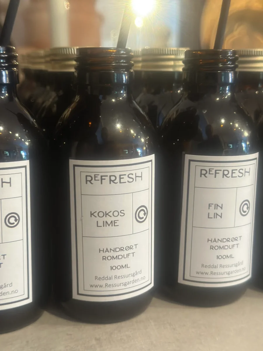 Håndrørt romduft fra Reddal Resurssgård 100 ml, Moreller - Image 3